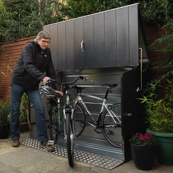 Secure cycle store with ramp